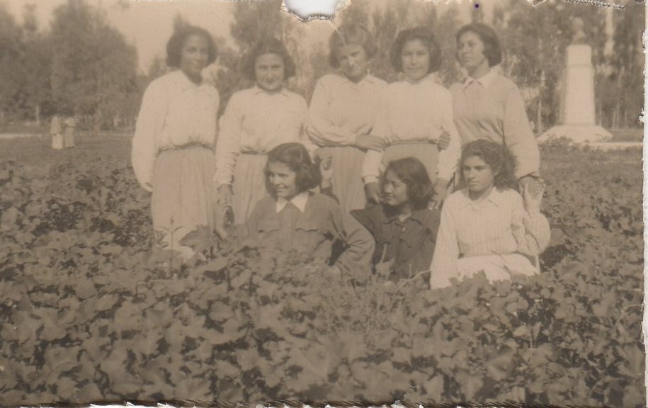 Aksu Köy Enstitüsü Kızları